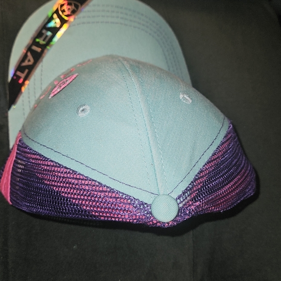 Ariat Ladies Snap Back Offset Logo Cap - Turquoise - Picture 3 of 3